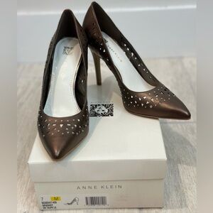 Anne Klein 7 M Akwandy DK Taupe LE